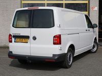 tweedehands VW Transporter 2.0 TDI L2H1 BJ2018 Audio | Airco | Cruise control | Trekhaak | Getint glas | Bijrijdersbank