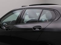 tweedehands BMW 120 1-SERIE i Business Edition Plus | M Sport Plus Pack | Stuurwielrand verwarmd | M Sportremsysteem Blau | Glazen panoramadak | Elektrisch verstelbare lendensteun voor bestuurder en passagier | HiFi System |