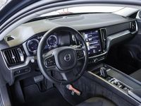 tweedehands Volvo V60 B3 Automaat Business Pro | Parkeersensoren voor + achter | Navigatie | Parkeercamera | Dealer onderhouden | Adaptive cruise control | 17'' Lichtmetalen velgen | Apple carplay/android auto