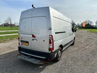 tweedehands Renault Master T35 2.3 dCi L2H3 3-Pers. 126pk Navi Camera Airco PDC Step-up Betonplex Houtafwer. CruiseControl ESP Keyless Elektr.Ramen+Spiegels Schuifdeur-R Trekhaak Tussenwan Verhoogd Dak (H3) Verlengd (2x) 2500kg Trekvermogen 6-bak Bank ESP ABS Orig.NL