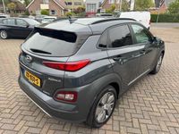 tweedehands Hyundai Kona EV PREMIUM 64KWH/LEER/NAV/XEN/ACARPLAY/FABRIEKSGAR