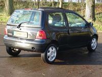 tweedehands Renault Twingo 1.2-16V Privilège 2004 104DKM/NAP/DAK/NW APK