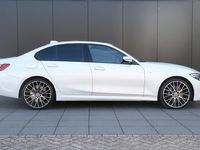 tweedehands BMW 330e 3-SERIEeDrive Edition | NL AUTO | M SPORT | HEAD-UP | LEDER | SCHUIFDAK | STOELVERWARMING | CAMERA |