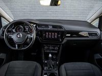 tweedehands VW Touran 1.5 TSi 150 pk DSG-7 Highline | Blind Spot | Camera | Afn. Trekhaak | Full LED