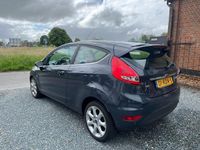 tweedehands Ford Fiesta 1.6 Titanium ( Climate Control + Cruise control )