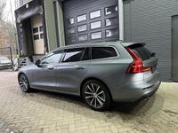 tweedehands Volvo V60 B3 Momentum Business | Leder | Camera | harman/kar