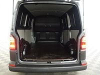 tweedehands VW Transporter 2.0 TDI L1 Highline - Carplay, Navi, Cruise, Clima, Grijs Kenteken