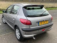 tweedehands Peugeot 206 1.6-16V Gentry Premium | Apk 10-2024 |half leder|Airco|park sensor|