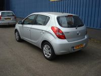 tweedehands Hyundai i20 1.2i DynamicVersion - AUTO WORDT ALLEEN VERKOCHT VOOR EXPORT - Rammel in de motor - 5 deurs - Elec. ramen - Centrale deurvergrendeling - Radio/cd speler