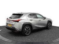 tweedehands Lexus UX 250h Executive Line | Stoelkoeling | Head-Up Display| Elektrisch bedienbare achterklep |