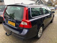 tweedehands Volvo V70 2.0T Momentum NL Auto NAVI / LEER / TREKHAAK