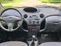 Occasion Toyota Yaris Terra 68 PK (50 kW) 2000 Geel Hatchback