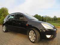 tweedehands Ford Fiesta 1.4 16V Ghia 5-deurs met Airco en Vele Opties !