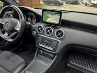 tweedehands Mercedes 180 A-KLASSE FaceliftSport Edition AMG 7G Automaat 156pk! 1e|NL|DLR|Panoramadak|Leder|NAVI|Stoelverwarming|18inch