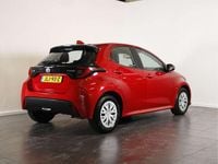Occasion Toyota Yaris Hybrid Active 80 PK (58 kW) 2023 Rood Hatchback
