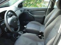 Occasion Ford Focus Trend 101 PK (74 kW) 2000 Zilver Stationwagen