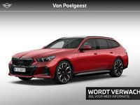 Occasion BMW 550e M Sport 489 PK (359 kW) 2025 Fire rot metallic (c68) (rood metallic) Stationwagen