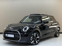 Occasion Mini Cooper Favoured 156 PK (114 kW) 2024 Zwart Hatchback