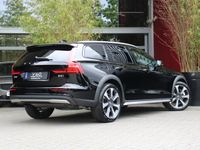 tweedehands Volvo V60 CC B5 AWD Ultimate | Harman/Kardon | Stoelventilatie en -massage | Schuifdak | Pilot Assist | Keyless | 20" velgen