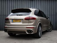 tweedehands Porsche Cayenne 3.0 S E-Hybrid, (417 pk) Automaat, Keurig-Onderh., Navigatie, Panoramadak, Stoelverwarming, 21Inch-GTS-Velgen, Leer, Elektrische-Achterklep, Elektrische-Trekhaak, Spiegel-Pakket, -Vering-Management, Parkeersensoren-V+A, Privacy-Glas