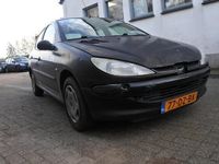 tweedehands Peugeot 206 1.4 XR nw apk 1-4-2025 heeft gebruikers sporen