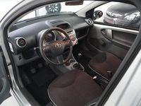 Occasion Toyota Aygo 68 PK (50 kW) 2006 Grijs (metallic) Hatchback