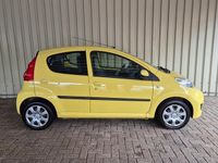 Occasion Peugeot 107 68 PK (50 kW) 2009 Geel Hatchback