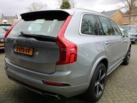 tweedehands Volvo XC90 2.0 T8 235 KW TWIN ENGINE AWD R-DESIGN PANORAMADAK LUCHTVERING- 360 CAMERA- HEAD UP DISPLAY