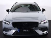 tweedehands Volvo V60 B3 - Black Edition - 19" - IntelliSafe Assist & Surround - Parkeercamera achter - Verwarmde voorstoelen, stuur & achterbank - Parkeersensoren voor & achter - Draadloze tel. lader - Extra getint glas