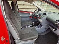 Occasion Toyota Aygo 68 PK (50 kW) 2006 Rood Hatchback