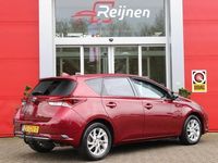 tweedehands Toyota Auris 1.2T 116PK ENERGY PLUS | AFNEEMBARE TREKHAAK | ACHTERUITRIJ CAMERA | CLIMATE CONTROL | NAVIGATIE | CRUISE CONTROL | DAB+ RADIO | LANE ASSIST | KEYLESS ENTRY/START | GETINTE ACHTERRUITEN |