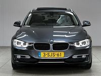 tweedehands BMW 320 3-SERIE Touring d EfficientDynamics Edition High Executive Upgrade/ Panorama-Dak!/ 18''LMV/ Xenon/ Elek.Klep/ Stoelverw./ Elek.Stoel+Memory/ Harman&Kardon/ Clima/ Navi/ Cruise/ Bluetooth/ Multi.LEDER.Stuur/ Elek.Pakket/ Isofix/ PDC V+A.