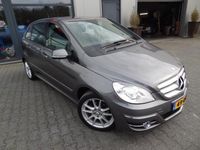 tweedehands Mercedes B200 cruise lmv acc trekhaak elektr panoramadak navi yo