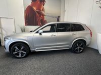 tweedehands Volvo XC90 2.0 T8 Twin Engine AWD Inscription NAVIGATIE ADAPTIVE CRUISE CONTROL PANORAMA SCHUIF/KANTELDAK RIJSTROOKSENSOREN DODEHOEKSENSOREN RONDOMZICHT CAMERA ZEER MOOI !! NIEUW BINNEN