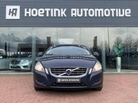 tweedehands Volvo V60 2.0T Momentum 203 PK Automaat | Schuifdak | Trekha