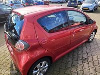 tweedehands Toyota Aygo 1.0-12V Aspiration Red Navigator