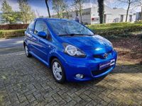 tweedehands Toyota Aygo 1.0-12V Dynamic Blue Airco/ LMV/ Stuurbekr./ Nwe APK