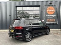 Occasion VW Touran R-line 150 PK (110 kW) 2016 Zwart MPV