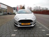 tweedehands Ford Fiesta 1.0 Style Ultimate 5 deurs, airco, navigatie, parkeersensoren voor en achter, enz