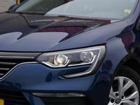 tweedehands Renault Mégane IV Estate 1.3 TCe Limited BJ2019 Lmv 16" | Led | Pdc | Navi | Keyless entry | Trekhaak | Climate control | Cruise control | Extra getint glas