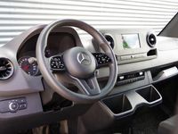 tweedehands Mercedes Sprinter 319 3.0 CDI V6 L2H2 AUT. CAMERA, CRUISE, NAVI BY CARPLAY, MBUX, CLIMA, TREKHAAK, STOELVERWARMING DUBBELE CABINE LEVERBAAR
