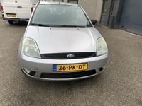 Occasion Ford Fiesta Futura 69 PK (50 kW) 2004 Grijs Hatchback