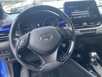 tweedehands Toyota C-HR 1.8 Hybrid Bi-Tone + Premium Pack Bomvol Luxe o.a. Stoel/stuurverwarming Automatisch inparkeren Leder Dodehoekdetectie