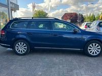 tweedehands VW Passat Variant 2.0 TDI Highline BlueMotion automaat navigatie clima cruise controle lm-velgen elk-pakket pdc trekhaak