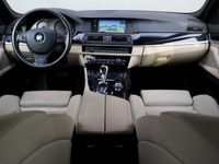 tweedehands BMW 530 5-SERIE Touring d High Executive Aut8, Panoramadak, Navigatie Professional, Leder, Ambienteverlichting, Stoelverwarming, Bi-Xenon Koplampen, PDC, Etc.