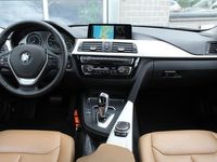 tweedehands BMW 318 318 3-serie i Essential / Leer / Navigatie / Automa