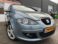 tweedehands Seat Toledo 2.0 FSI Stylance met trekhaak en parkeersensoren en navigatie en bluetooth telefoon / media en airco