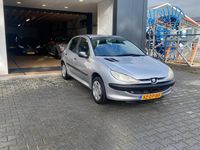 tweedehands Peugeot 206 1.4 XT 5D APK 22-07-2024 TREKHAAK N.A.P