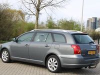 Occasion Toyota Avensis 129 PK (94 kW) 2004 Grijs Stationwagen