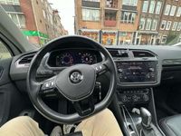 tweedehands VW Tiguan 1.5 TSI ACT DSG R-line. panoramadok auto trekhak